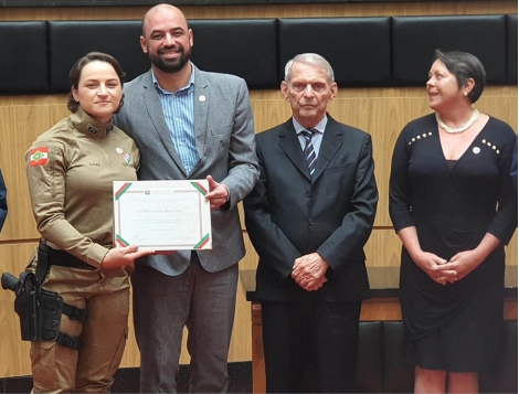 Moradora de Biguaçu, cabo da PM é homenageada na Alesc